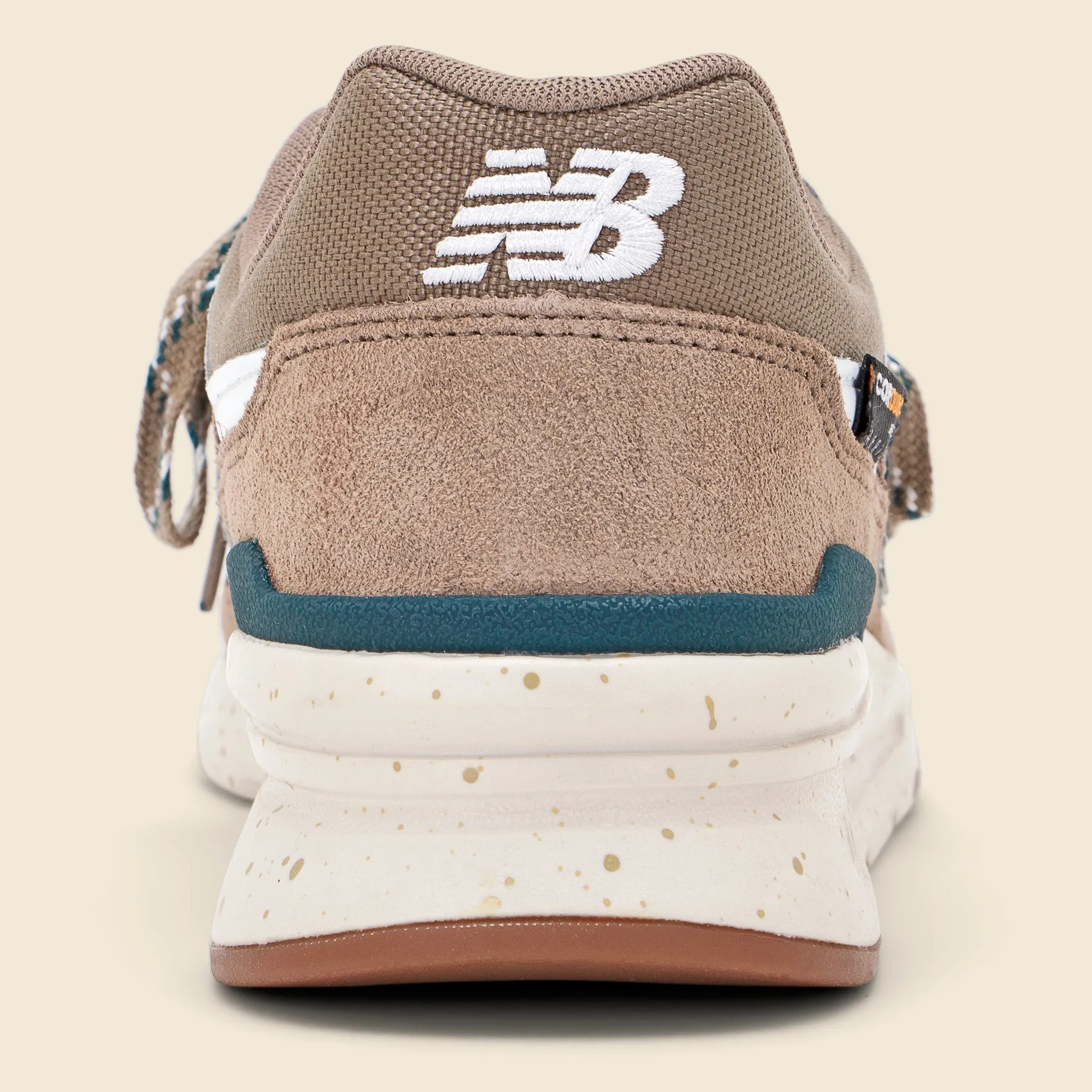 997H Sneaker - Mushroom/ Trek