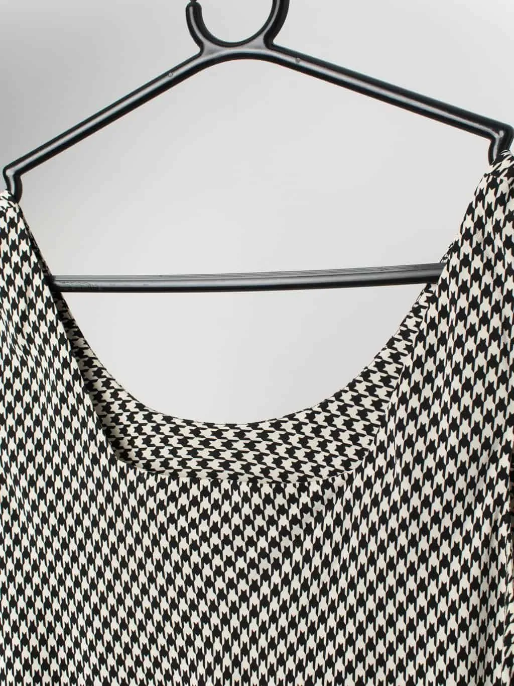 Vintage silk dogtooth vest top in black and white – Medium / Large